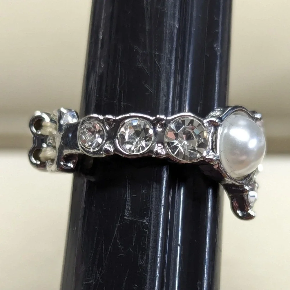 New Faux Pearl Clear Rhinestone Crystal Stretch Band Ring Silver Tone Comfy